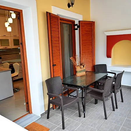 Feriehus Voula's Traditional House Meyísti