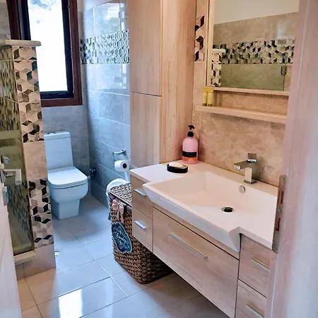 Voula's Traditional House * Meyísti