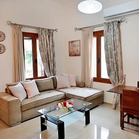 Tatil Evi Voula's Traditional House Meyísti